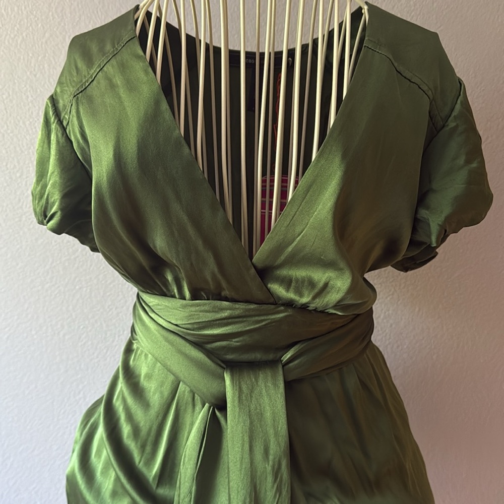 BCBGMaxAzria Forest Green Silk Blouse📍FIRM📍 - Picture 5 of 16